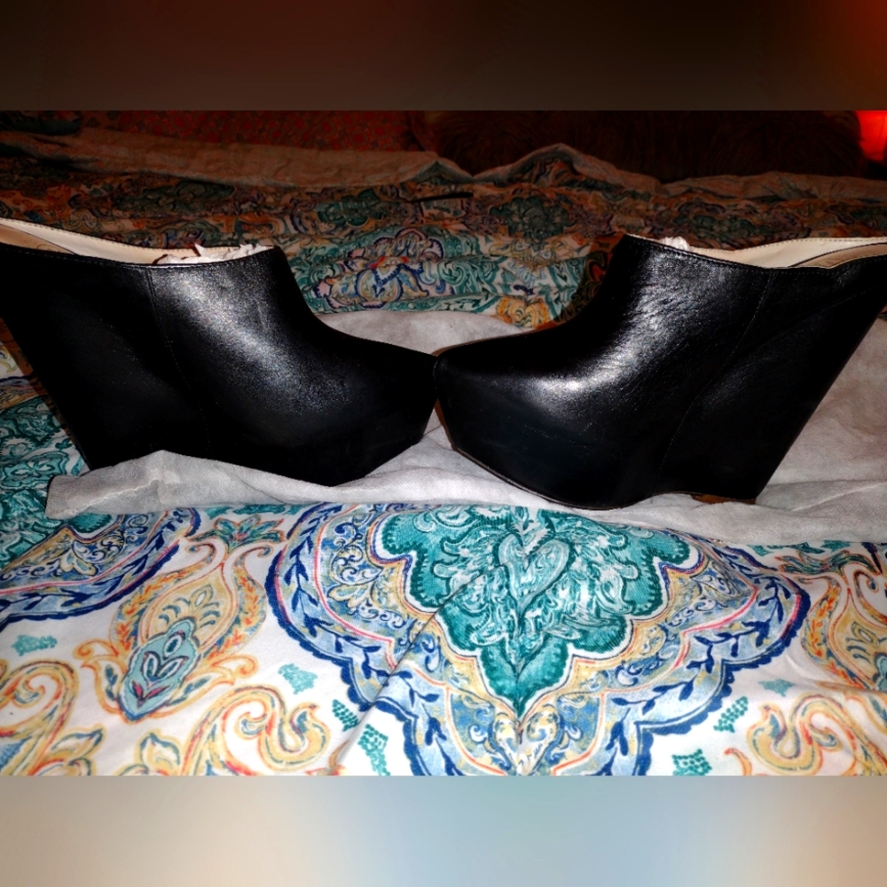 Black leather stacked mule.